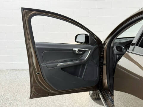 2016 Volvo V60 Cross Country T5