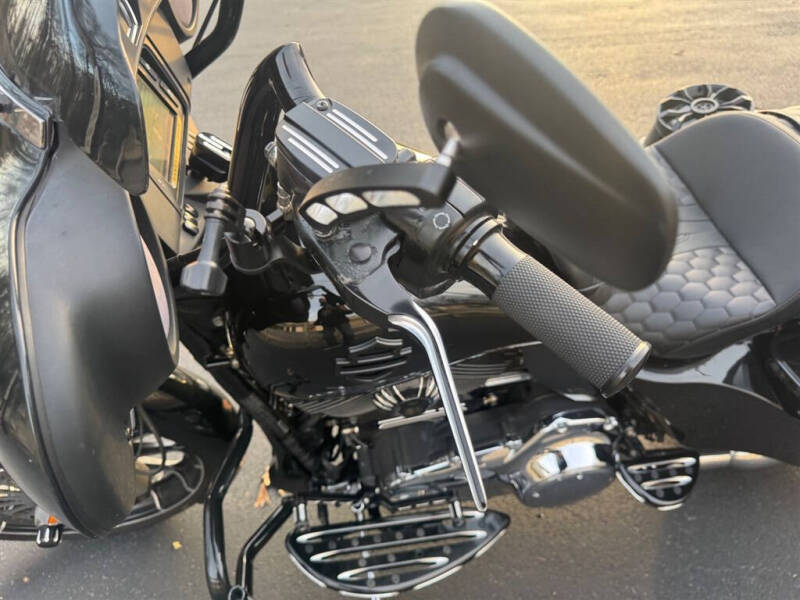 2014 Harley-Davidson FLHTCU103 -