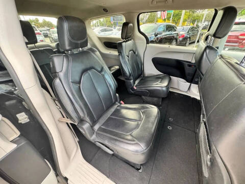 2020 Chrysler Voyager LXi