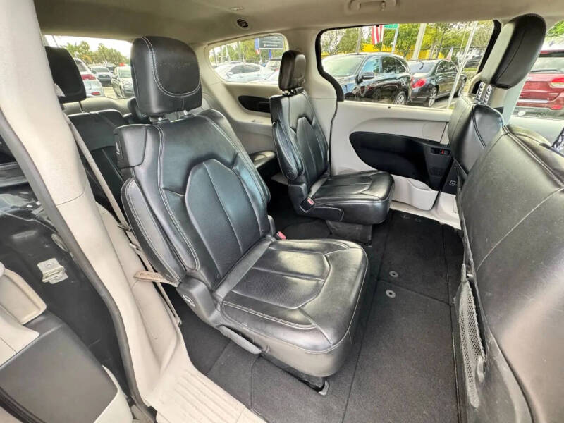 2020 Chrysler Voyager LXi