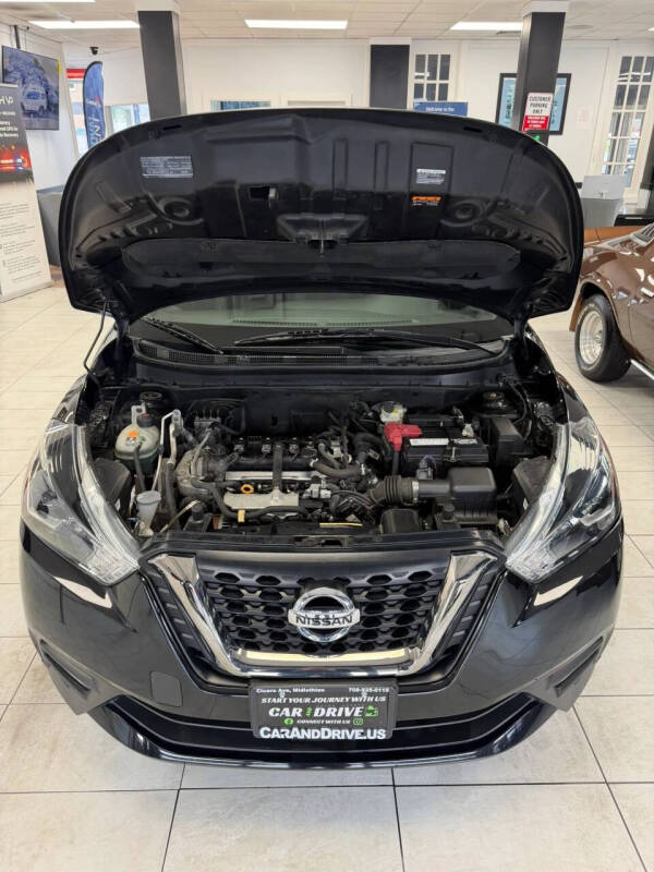 2020 Nissan Kicks SR