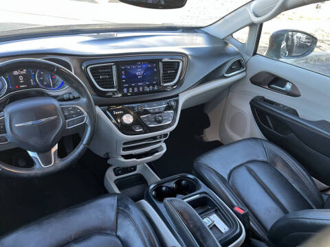 2017 Chrysler Pacifica Touring-L