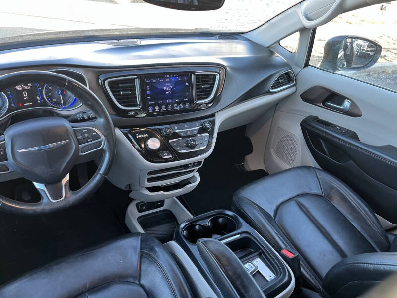 2017 Chrysler Pacifica Touring-L