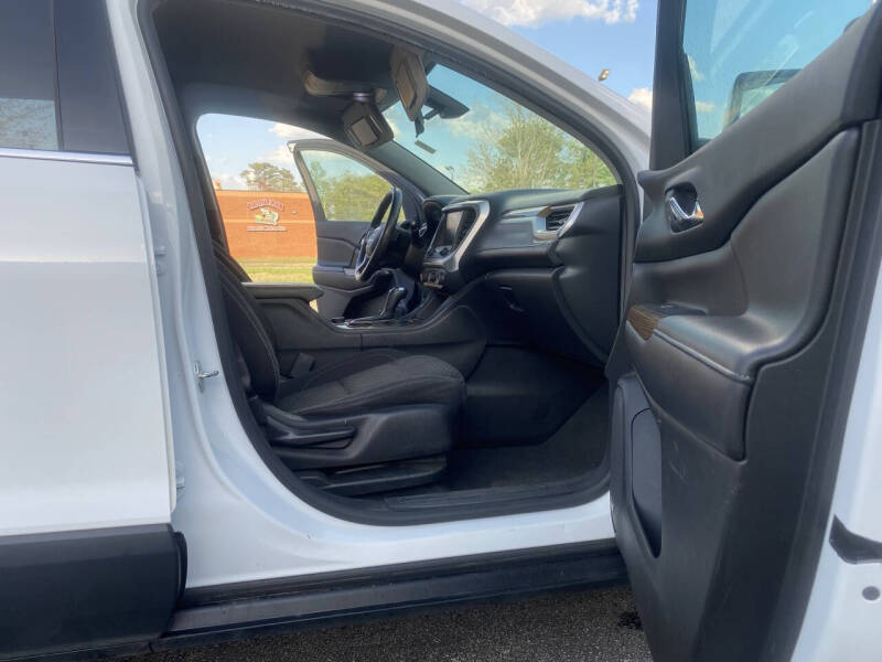 2017 GMC Acadia SLE-2