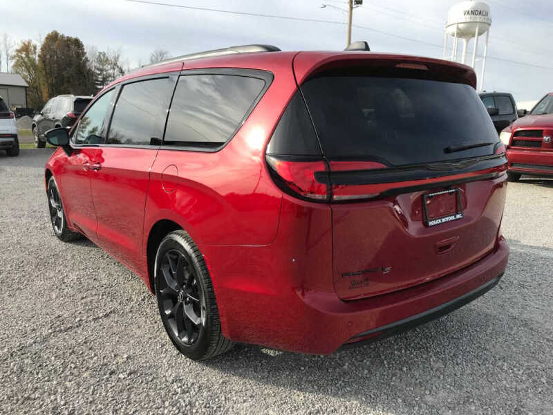 2026 Chrysler Pacifica Select