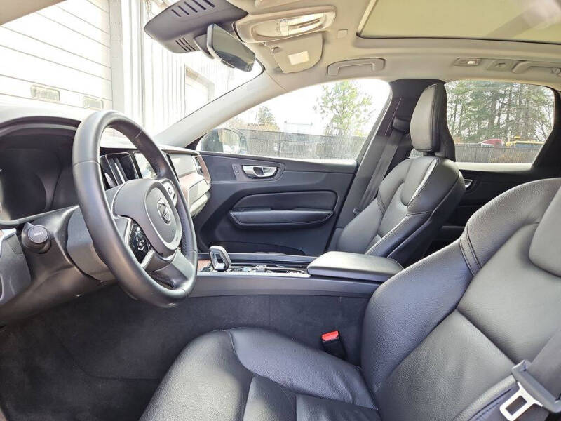 2023 Volvo XC60 B5 Plus Bright Theme