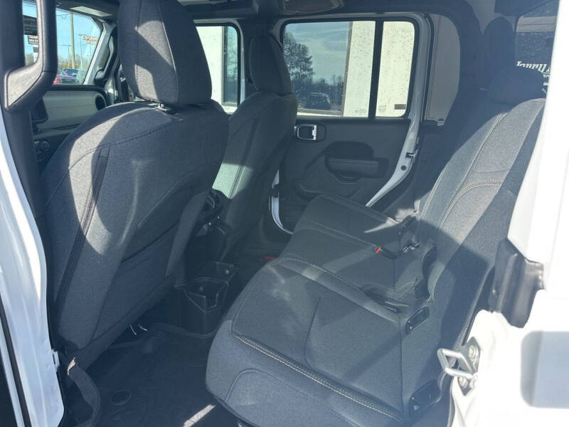 2025 Jeep Gladiator NightHawk