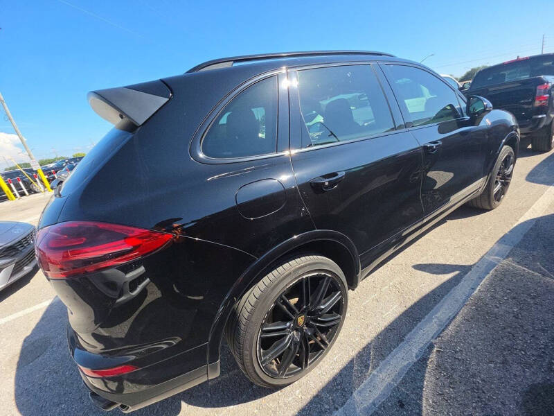 2017 Porsche Cayenne Platinum Edition