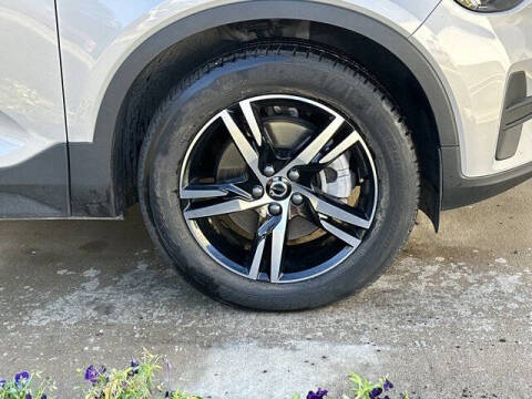 2025 Volvo XC40 B5 Core Bright Theme