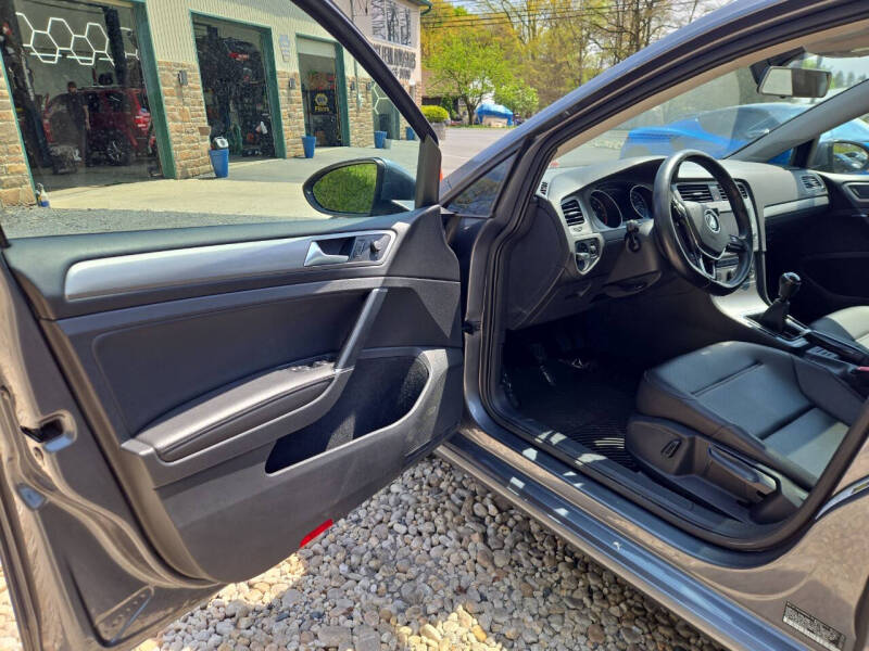 2017 Volkswagen Golf TSI S