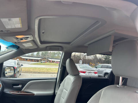 2017 Toyota Sienna Limited Premium 7-Passenger