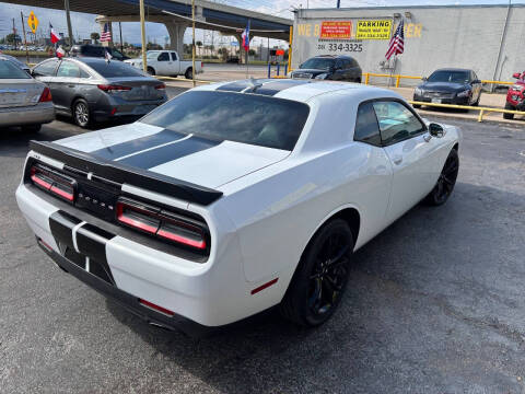 2018 Dodge Challenger SXT Plus