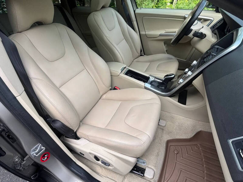 2016 Volvo XC60 T5 Drive-E Premier