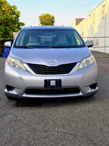 2011 Toyota Sienna LE 8-Passenger