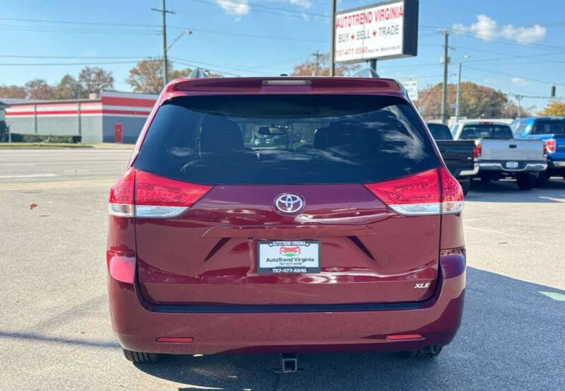 2012 Toyota Sienna XLE 8-Passenger
