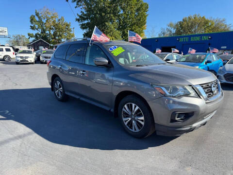 2017 Nissan Pathfinder SL