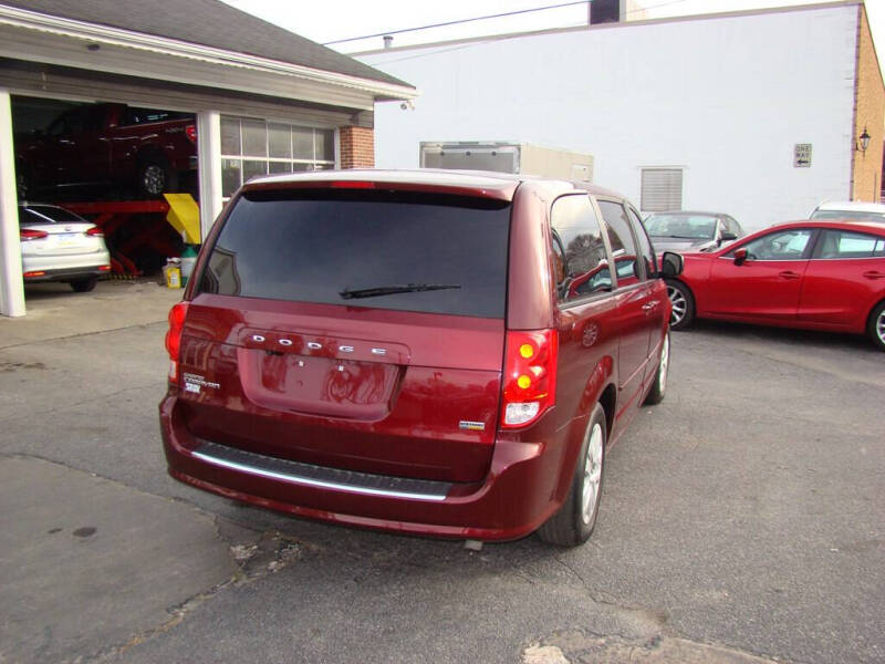 2017 Dodge Grand Caravan SE photo 3