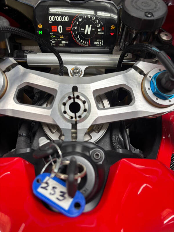 2022 Ducati V4 S
