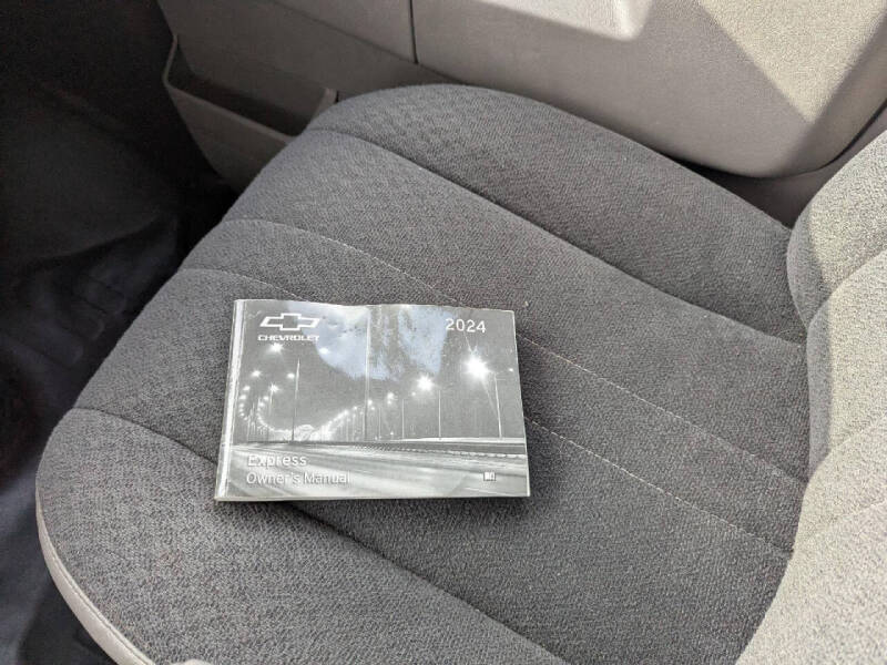 2024 Chevrolet Express 2500