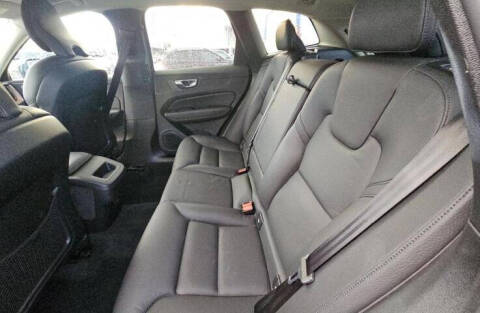 2022 Volvo XC60 B5 Momentum