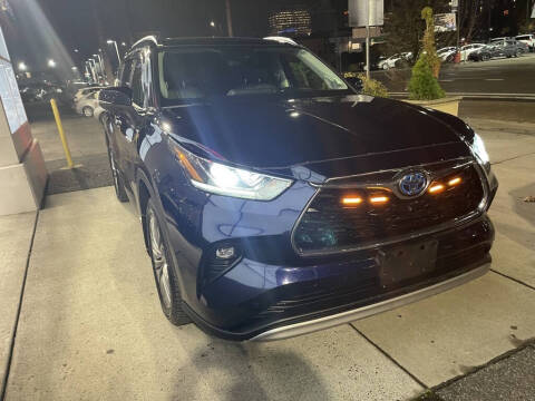 2021 Toyota Highlander Hybrid Platinum