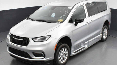 2024 Chrysler Pacifica Touring