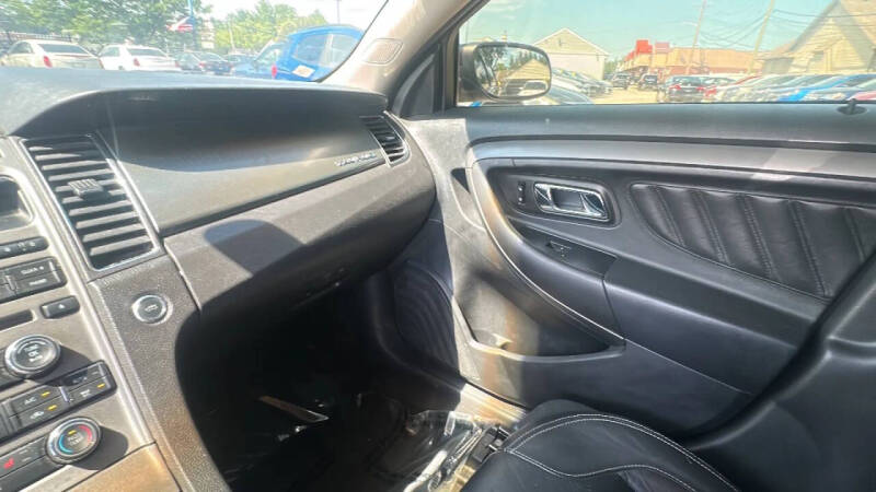 2011 Ford Taurus SEL