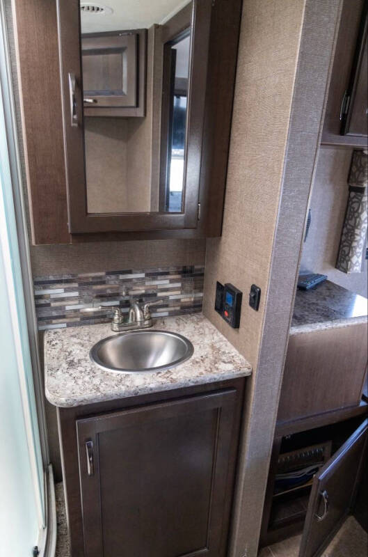 2019 Thor Motor Coach CHATEAU 31E