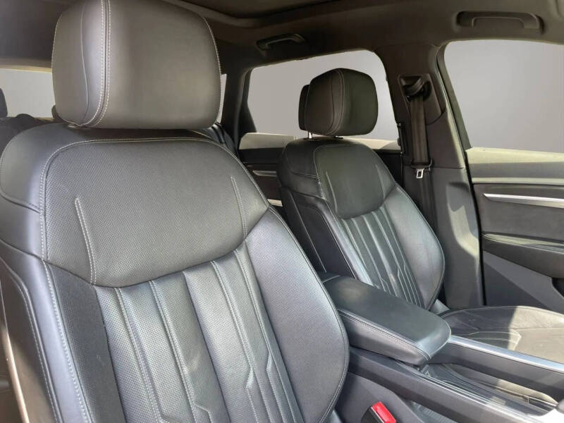 2019 Audi e-tron quattro Prestige