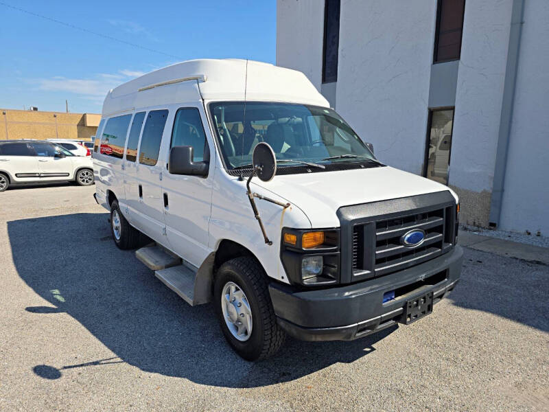 2013 Ford E-Series Econoline Van Commercial's photo