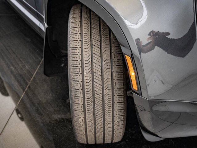 2024 Land Rover Defender 130 P400 Outbound