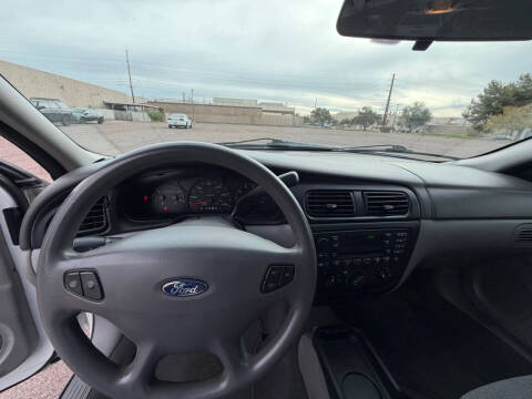 2002 Ford Taurus SE