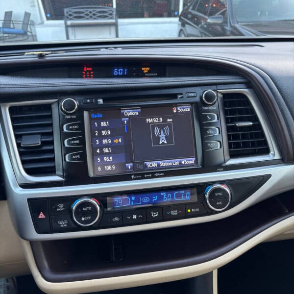 2018 Toyota Highlander LE