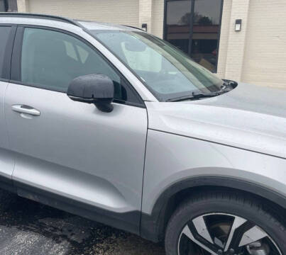 2025 Volvo XC40 B5 Plus Dark Theme
