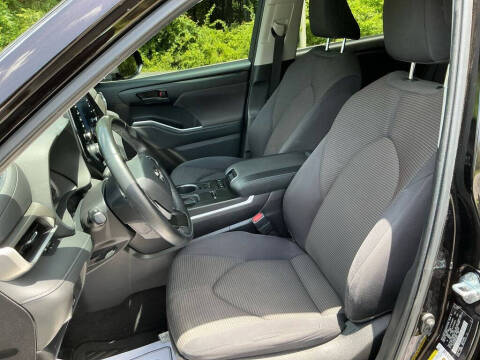 2022 Toyota Highlander LE