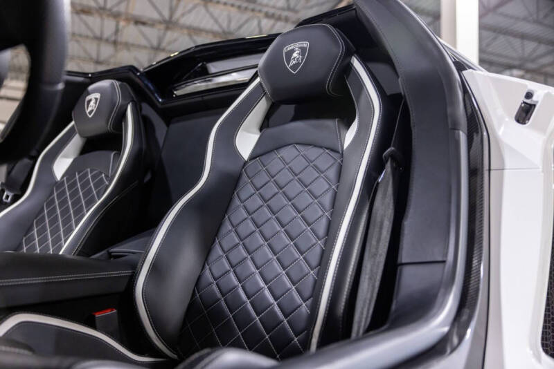 2019 Lamborghini Aventador LP 740-4 S