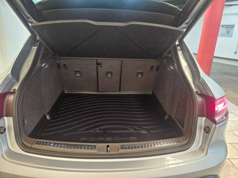 2023 Porsche Macan T