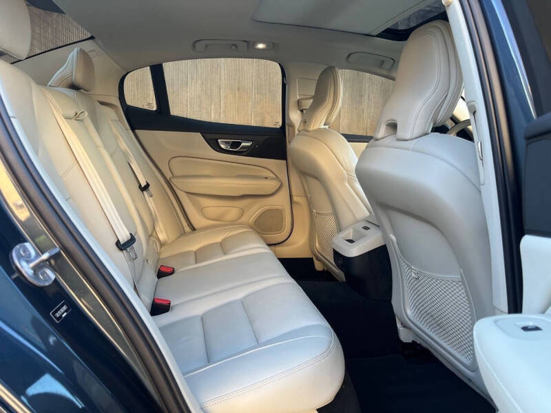 2024 Volvo S60 B5 Plus Dark Theme