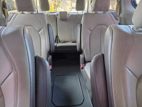 2017 Chrysler Pacifica Touring-L