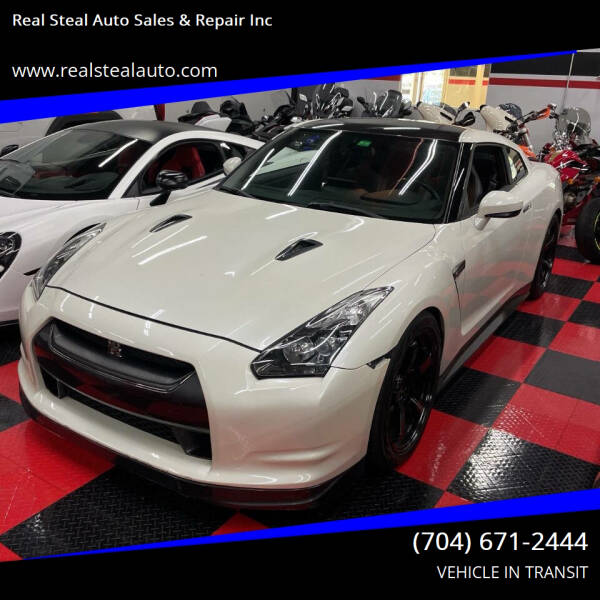 2011 Nissan GT-R Base's photo