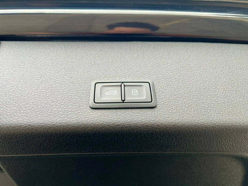 2024 Audi Q8 e-tron quattro Premium