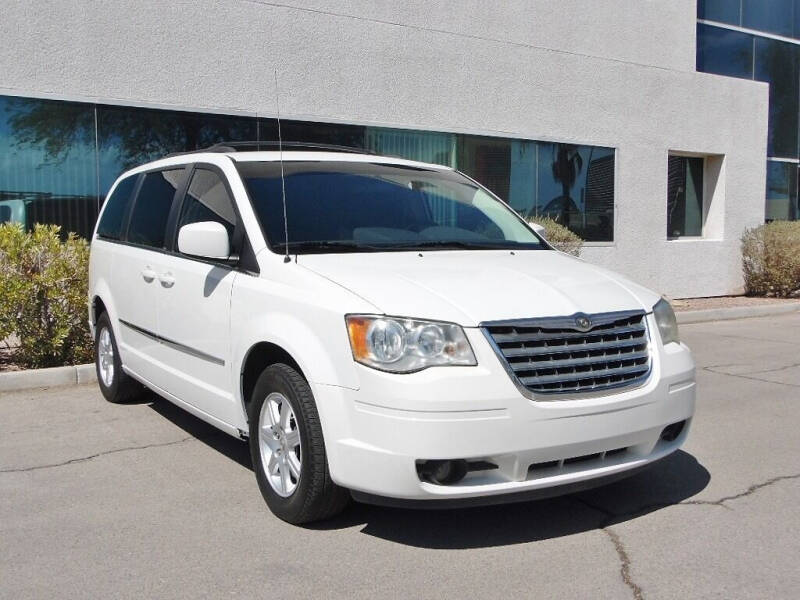 2010 Chrysler Town & Country null photo 4