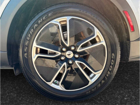 2022 Ford Mustang Mach-E Select