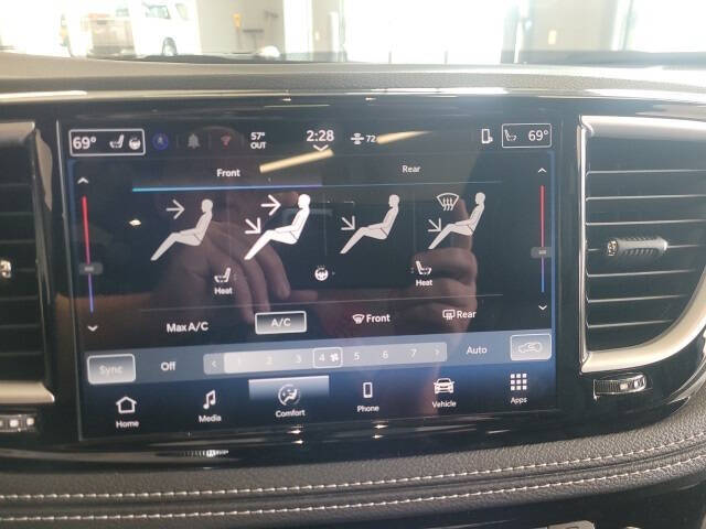 2025 Chrysler Pacifica Select