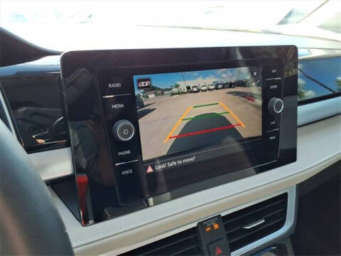 2025 Volkswagen Taos SE