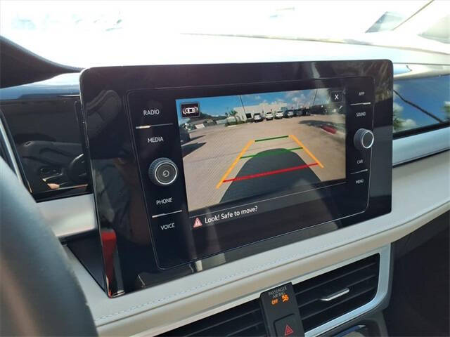 2025 Volkswagen Taos SE