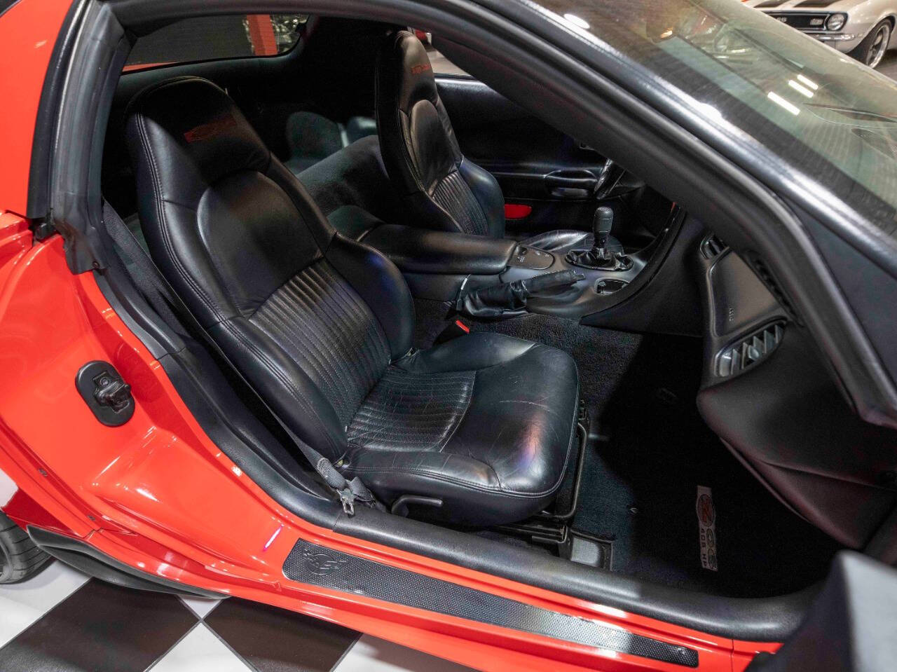 2004 Chevrolet Corvette 34