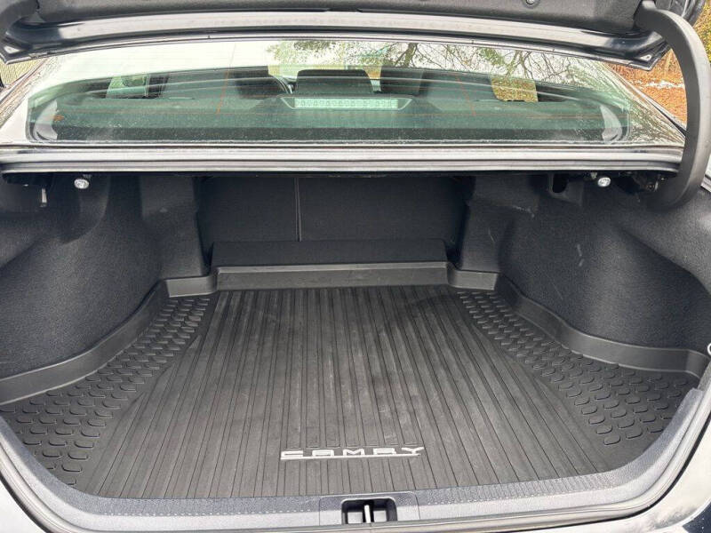 2020 Toyota Camry Hybrid LE