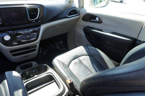 2017 Chrysler Pacifica Touring-L