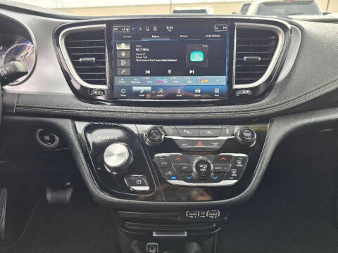 2024 Chrysler Pacifica Touring